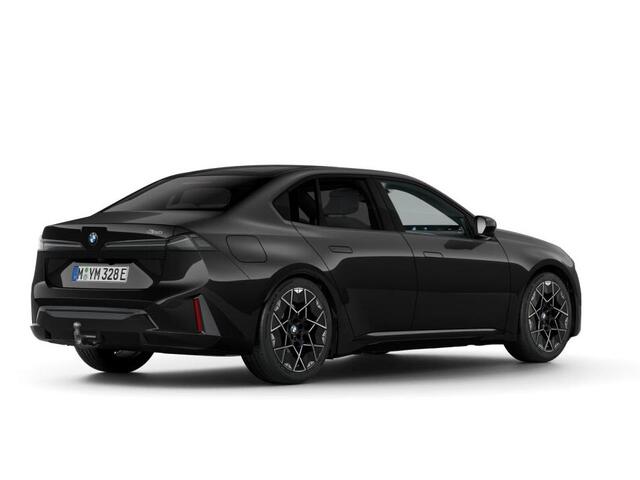 BMW i3 50 xDrive | First Edition | M Sportpakket | Harman Kardon | Trekhaak | Panoramadak | Verlichte Iconic Glow Grille
