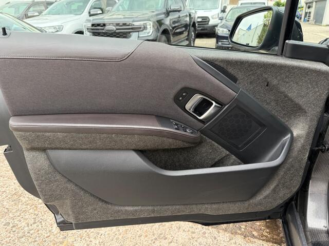 BMW i3 S 120Ah 42 kWh ** LED, LEDER, NAVI, PRIVACY, 20-inch LMV, SPORTPACK ** UNFALLFREI - VOL. BMW ONDERH. ** ** INFORMEER OOK NAAR ONZE AANTREKKELIJKE FINANCIAL-LEASE TARIEVEN **