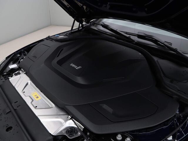 BMW i4 eDrive40 84 kWh | M-Sport Pro | Tartufo Interieur | Driving Assistant Professional | Carbon Inleg |
