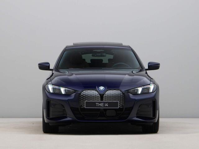 BMW i4 eDrive40 84 kWh | M-Sport Pro | Tartufo Interieur | Driving Assistant Professional | Carbon Inleg |