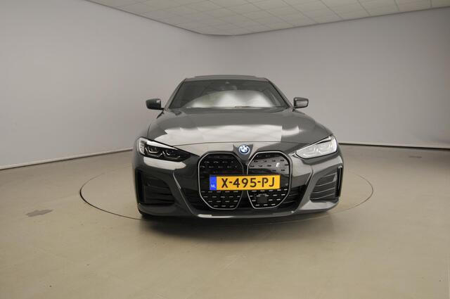 BMW i4 Gran Coupe eDrive40 | M-Sportpakket | LED | Leder | HUD | Schuifdak | Trekhaak | Elektr. zetels | DAB | Harman-kardon sound | Alu 19 inch