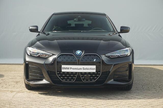 BMW i4 eDrive40 High Executive | M Sportpakket "| 19'' | Trekhaak Elektrisch