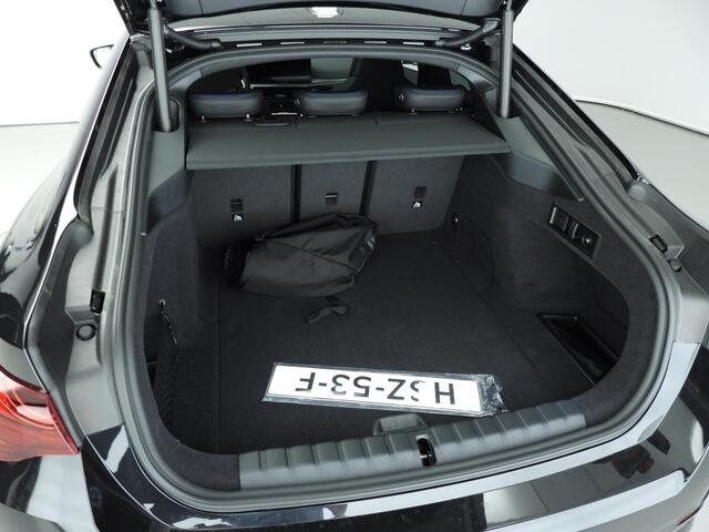 BMW i4 eDrive40 M-Sportpakket Pro / Trekhaak / Schuifdak / Leder / Driving assist prof / Harman-Kardon / M Sportstoelen / Alu wielen 20 inch