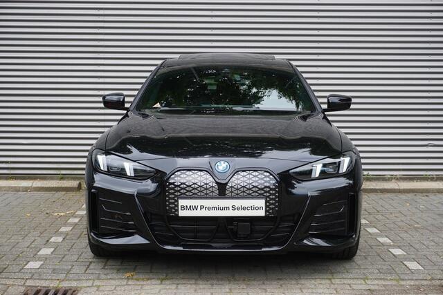 BMW i4 Gran Coupé eDrive35 M Sportpakket Pro | Comfort Pack | Elektrisch bediend glazen schuif-/kanteldak | HiFi System | 19 inch LM M Y-spaak (styling 859 M)