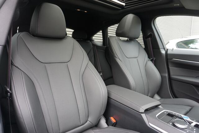 BMW i4 Gran Coupé eDrive35 M Sportpakket Pro | Comfort Pack | Elektrisch bediend glazen schuif-/kanteldak | HiFi System | 19 inch LM M Y-spaak (styling 859 M)