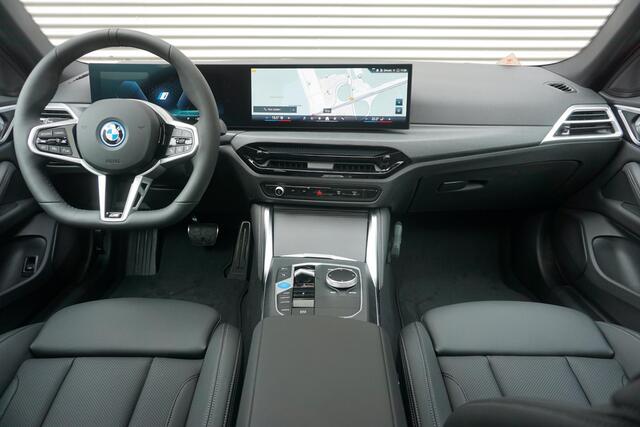 BMW i4 Gran Coupé eDrive35 M Sportpakket Pro | Comfort Pack | Elektrisch bediend glazen schuif-/kanteldak | HiFi System | 19 inch LM M Y-spaak (styling 859 M)