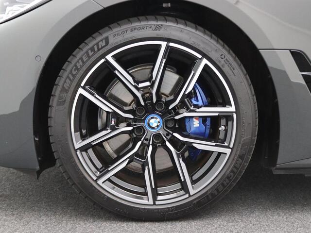 BMW i4 M50 High Executive | M Sportpakket | Comfort Access | Trekhaak | Schuifdak | Elektrisch Verstelbare M Sportstoelen | Active Cruise Control | Harman Kardon | 19''