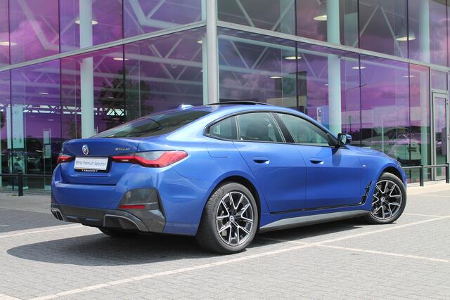 BMW i4 eDrive40 / Schuif-kanteldak / Achteruitrijcamera / Live Cockpit Plus / Parking Assistant / Stoelverwarming
