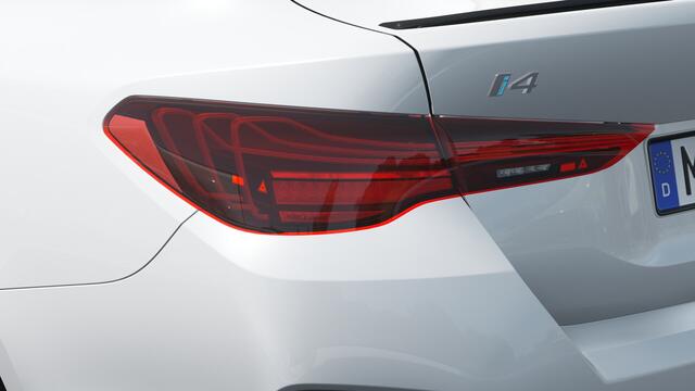 BMW i4 eDrive40 High Executive M Sport / Adaptieve LED / Comfort Access / Active Cruise Control / Parking Assistant Plus / Stuurverwarming