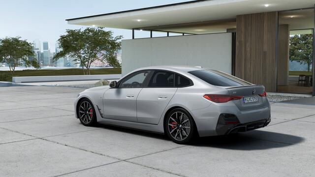 BMW i4 eDrive35 Gran Coupé M Sport / Achteruitrijcamera / Adaptieve LED / Active Cruise Control / Stoelverwarming / Live Cockpit Plus