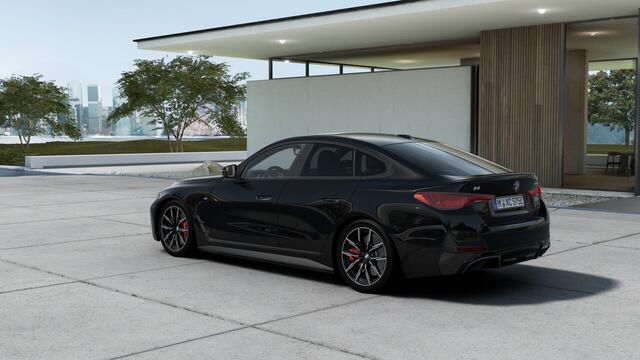 BMW i4 eDrive35 Gran Coupé M Sport / Schuif-kanteldak / Achteruitrijcamera / Adaptieve LED / Active Cruise Control / Live Cockpit Plus / Comfort Access