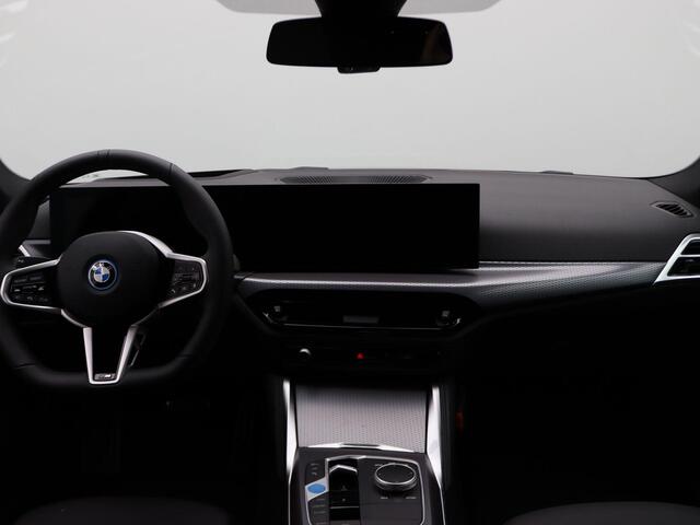 BMW i4 eDrive35 M Sportpakket | M Sport Edition | Innovation Pack | Comfort Pack | Stuurwielrand Verwarmd | Trekhaak | Active Cruise Control | DAB | HiFi | 18''