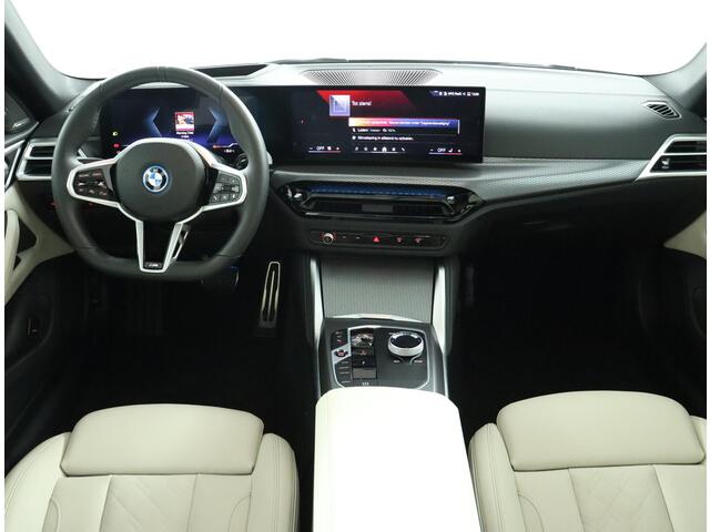 BMW i4 xDrive40 84 kWh LCI | M Sport Pro | Indiviual uitgebreid Leder | Glazen schuif-/kanteldak | Active Cruise Control | Harman Kardon