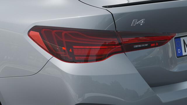 BMW i4 eDrive40 M Sport / Schuif-kanteldak / Achteruitrijcamera / Comfort Access / Adaptieve LED / Stoelverwarming / Widescreen Display