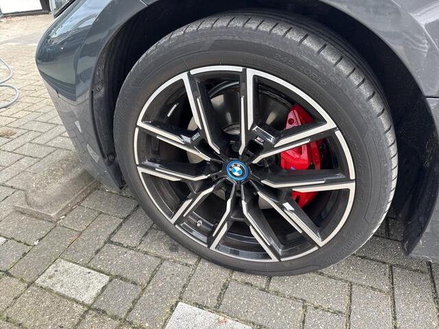 BMW i4 M50 High Executive 84 kWh | M-Sport Pro | 19" | CoPilot | Schuifdak | Harman Kardon |