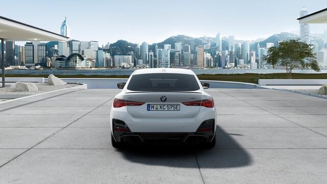 BMW i4 eDrive35 Gran Coupé M Sport / Adaptieve LED / Comfort Access / Achteruitrijcamera / Active Cruise Control / Stoelverwarming