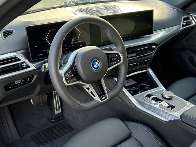 BMW i4 eDrive40 | M-Sport Pro | 19'' | S/k-dak | ACC | HiFi | Comf. Acc. | Adapt. LED | Laser achterlicht | Stuur + stoelverw. | Camera | Getint glas