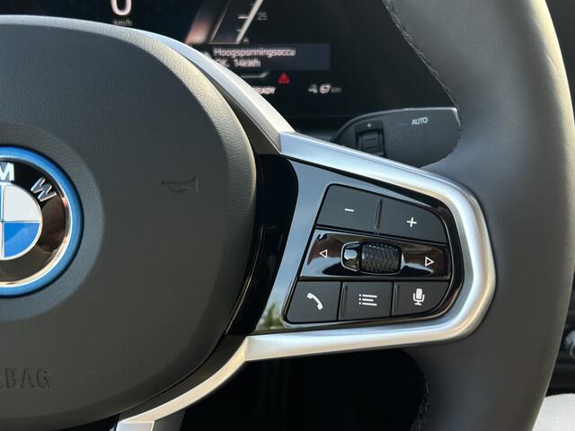 BMW i4 eDrive40 | M-Sport Pro | 19'' | S/k-dak | ACC | HiFi | Comf. Acc. | Adapt. LED | Laser achterlicht | Stuur + stoelverw. | Camera | Getint glas