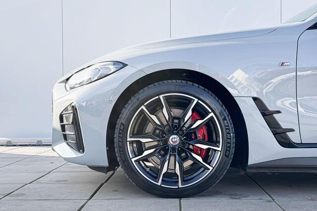 BMW i4 M50 High Executive M-Sport Pro 19 Inch / Electrische Zwenkhaak / Glazen Schuifdak / Getinte Ramen Achter / Binnen & Buitenspiegel Automatisch Dimmend / Electrisch Verstelbare Voorstoelen / Active Cruise Control / Driving Assistant / Laser Light / Harman K