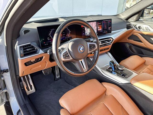 BMW i4 M50 High Executive M-Sport Pro 19 Inch / Electrische Zwenkhaak / Glazen Schuifdak / Getinte Ramen Achter / Binnen & Buitenspiegel Automatisch Dimmend / Electrisch Verstelbare Voorstoelen / Active Cruise Control / Driving Assistant / Laser Light / Harman K