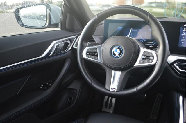 BMW i4 eDrive40 High Executive M Sport / Laserlight / Adaptief M Onderstel / Parking Assistant Plus / Live Cockpit Professional / Stoelverwarming