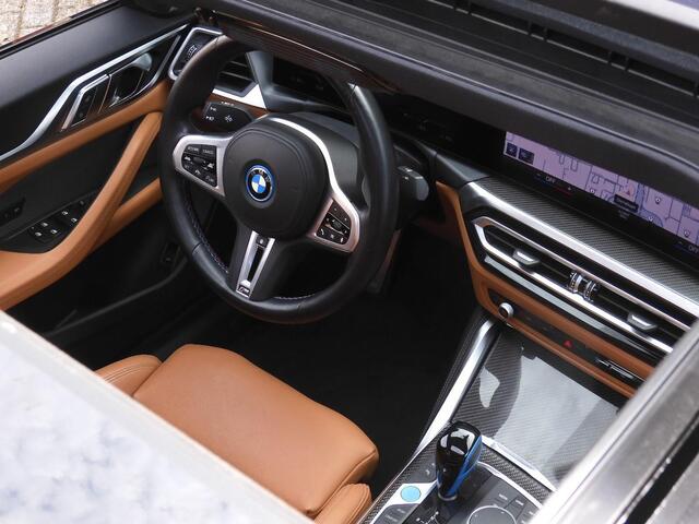 BMW i4 M50 M-SPORT/ KUIPSTOELEN/ SCHUIFDAK/ 20INCH/ HUD