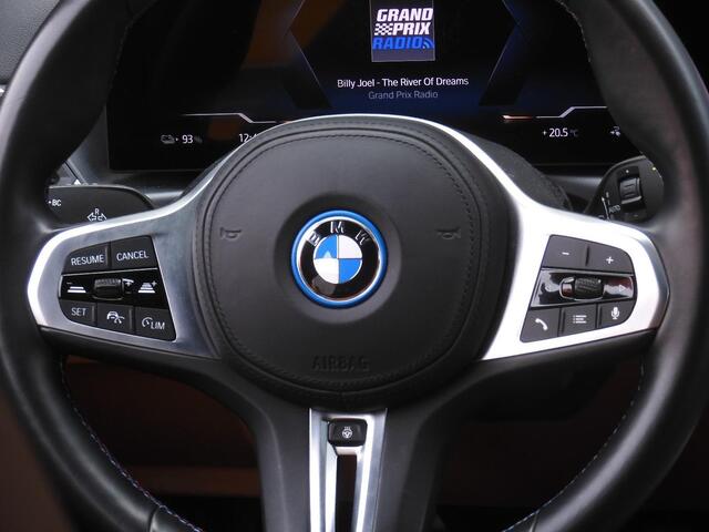 BMW i4 M50 M-SPORT/ KUIPSTOELEN/ SCHUIFDAK/ 20INCH/ HUD