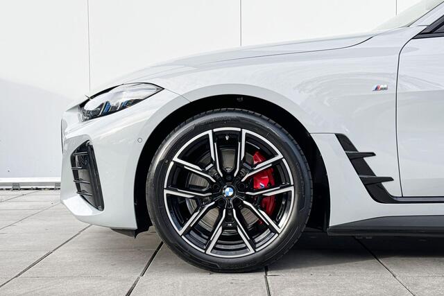 BMW i4 xDrive40 M-Sport Pro Stuurwielrand Verwarming / Comfort Acces / Electrische Zwenkhaak / Getinte Ramen Achter / Binnen & Buitenspiegel Automatisch Dimmend / Adaptieve Led Koplampen / Driving Prof / Hifi