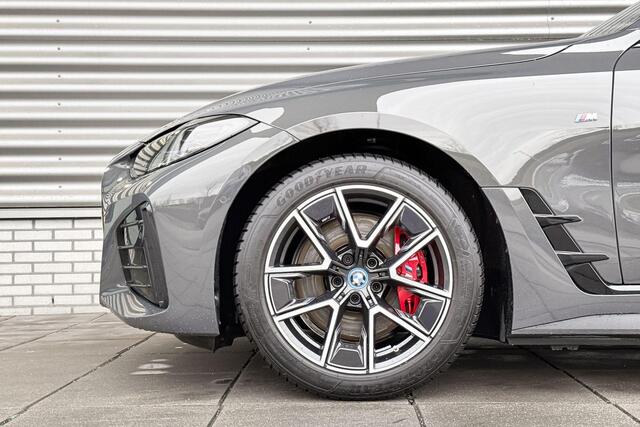 BMW i4 eDrive40 M Sportpakket Pro / High Executive / Achteruitrijcamera / Elektrisch bediend glazen schuif-/kanteldak / Elektrisch verwarmde voorstoelen