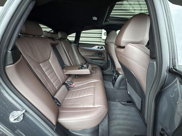 BMW i4 eDrive40 M Sportpakket Pro / High Executive / Achteruitrijcamera / Elektrisch bediend glazen schuif-/kanteldak / Elektrisch verwarmde voorstoelen