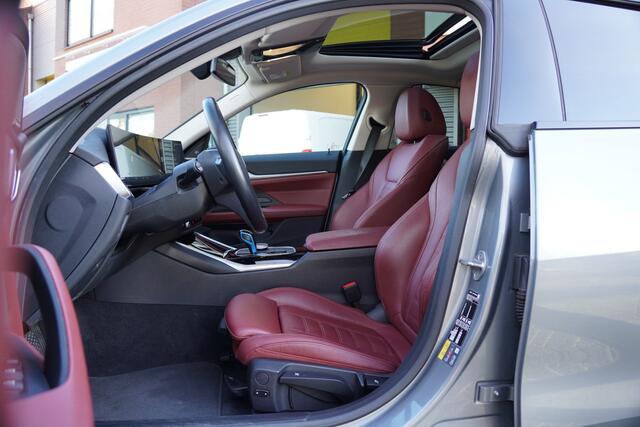 BMW i4 eDrive40 84 kWh / Kanteldak / Trekhaak / Harman-Kardon / BTW