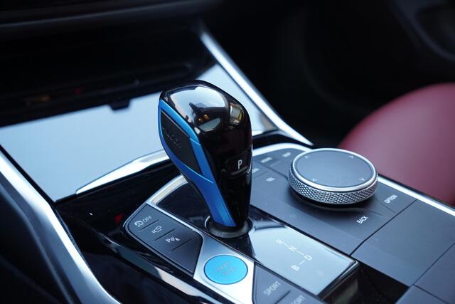 BMW i4 eDrive40 84 kWh / Kanteldak / Trekhaak / Harman-Kardon / BTW