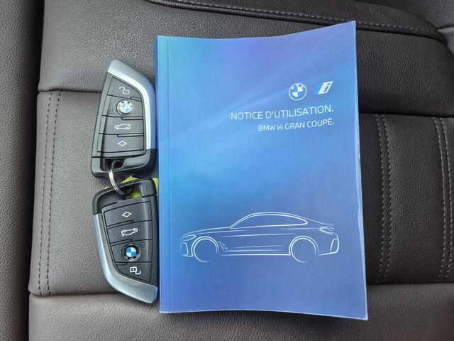 BMW i4 eDrive35 M Sport Edition 70 kWh Automaat / SOH 100% / CCS Snel Lader / Panoramadak / Lederen Bekleding / Dealer Onderhouden / Wide Screen Display / Stoelverwarming / Trekgewicht 1600 kg / Apple Carplay Android Auto /