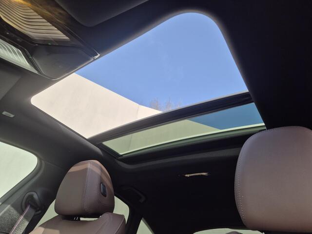 BMW i4 eDrive35 M Sport Edition 70 kWh Automaat / SOH 100% / CCS Snel Lader / Panoramadak / Lederen Bekleding / Dealer Onderhouden / Wide Screen Display / Stoelverwarming / Trekgewicht 1600 kg / Apple Carplay Android Auto /