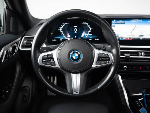 BMW i4 eDrive40 | M Sport | Stoelverwarming | Schuif-/kanteldak | Active Cruise Control | Parking Assistant Plus | 19''