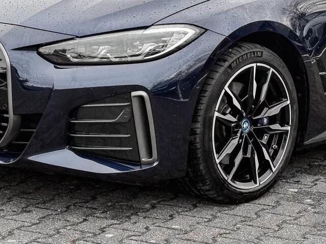 BMW i4 M50 84 kWh (400kW/544pk) ** LED, LEDER, PANO, ACC, TREKH, HuD, CAMERA, 19-inch LMV, KEYLESS ** 1e EIG - UNFALLFREI ** ** INFORMEER OOK NAAR ONZE AANTREKKELIJKE FINANCIAL-LEASE TARIEVEN **
