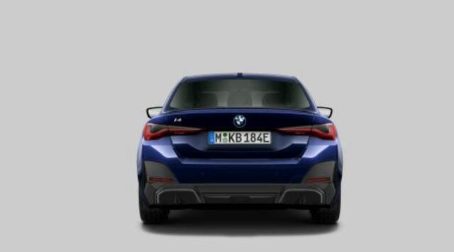 BMW i4 eDrive40 84 kWh M Sport pro - Active cruise control - Elektrisch verwarmde voorstoelen - Stuurwielrand verwarmd - Getinte ruiten - Comfort Access - Harman kardon - Ambiance verlichting -