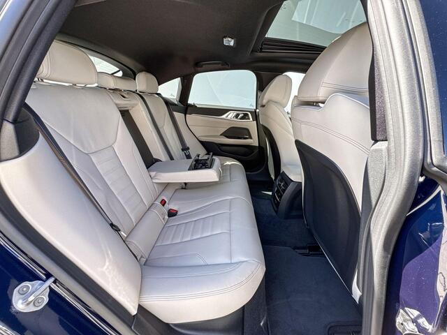 BMW i4 eDrive40 M Sport Edition 20 inch / Active Cruise Controle / Glazen schuifdak / Comfort Acces / Harman Kardon