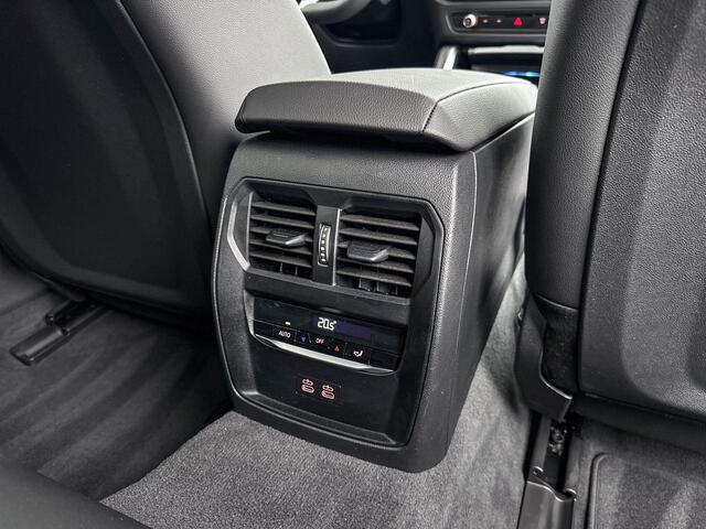 BMW i4 M50 M-Sport Pro Stuurwielrand Verwarming / Comfort Acces / Shadow Line Koplampen / 20 Inch / Dimmende Binnen & Buitenspiegel / Electrisch Verstelbare Voorstoelen / Adaptieve Led / Driving Prof / Parking Plus / Harman Kardon / Head Up Display / Electrische