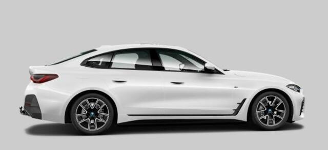 BMW i4 eDrive40 High Executive 84 kWh M Sport - Trekhaak - Panoramadak - Active Cruise Control - Hifi - Verwarmde voorstoelen - BMW Laserlight - Ambiance verlichting - M hoogglans Shadow Line -