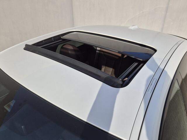 BMW i4 eDrive35 M Sport Edition 70 kWh / SOH 100% / CCS Snel Lader / Panoramadak / Lederen Bekleding / Adaptief Cruise Control / Dealer Onderhouden / Wide Screen Display / Stoelverwarming / Trekgewicht 1600 kg / Apple Carplay Android Auto /