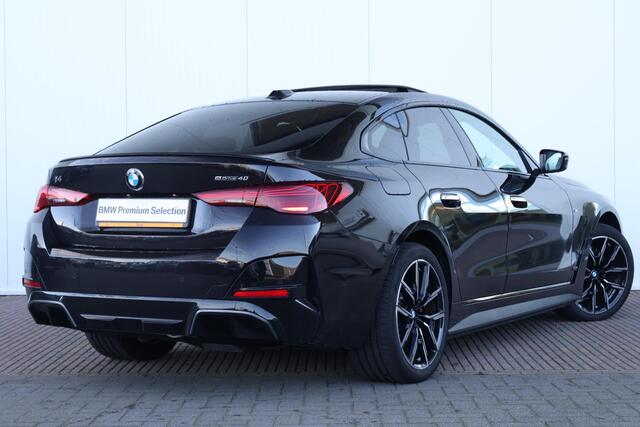BMW i4 eDrive40 M Sport Edition 84 kWh M Sportpakket Pro/ Rubin-Metallic Individual Special Request Lakkleur/ Harman-Kardon/ Trekhaak/ Driving Assistant Professional