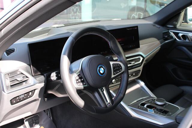 BMW i4 M50 / Schuif-kanteldak / Trekhaak / Laserlight / M Adaptief onderstel / Parking Assistant Plus / Comfort Access
