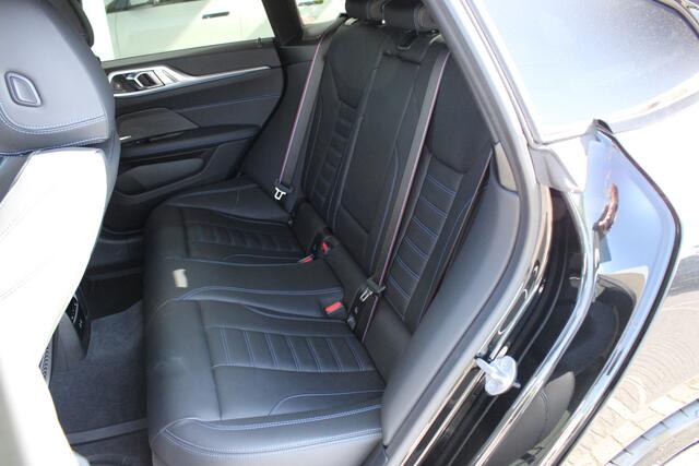 BMW i4 M50 / Schuif-kanteldak / Trekhaak / Laserlight / M Adaptief onderstel / Parking Assistant Plus / Comfort Access