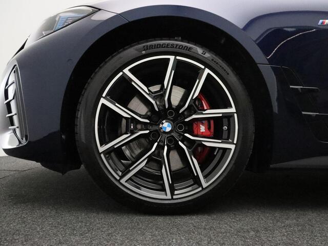 BMW i4 eDrive35 M Sport Edition | Comfort Pack | Stuurwielrand Verwarmd | Trekhaak | Schuifdak | Active Cruise Control | 19''