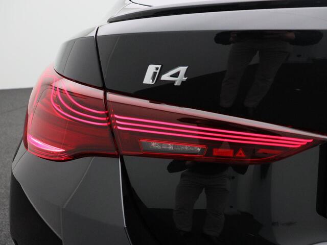 BMW i4 eDrive35 M Sport Edition | Comfort Pack | Stuurwielrand Verwarmd | Trekhaak | Schuifdak | Active Cruise Control | 19''