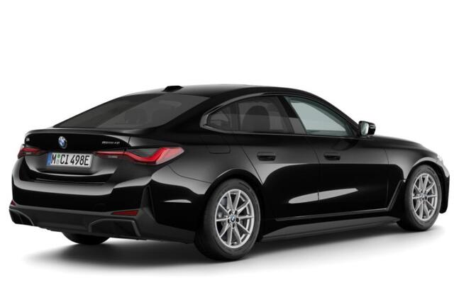 BMW i4 eDrive40 Pure Edition 84 kWh Comfort Pack | Elektrisch Schuifdak | Stuurwiel verwarmd | Hifi Systeem | Comfort Acces