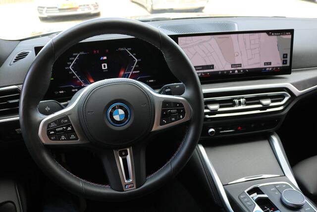 BMW i4 M50 High Executive 84 kWh 544PK (Schuifdak Sportleder/Memory/Ventilatie Carplay HeadUp HarmanKardon ACC Laser Keyless 360Camera Trekhaak 19Inch PrivacyGlass)