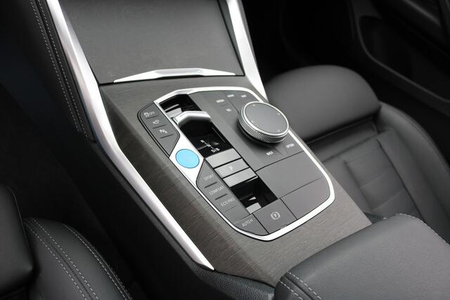 BMW i4 M50 High Executive 84 kWh 544PK (Schuifdak Sportleder/Memory/Ventilatie Carplay HeadUp HarmanKardon ACC Laser Keyless 360Camera Trekhaak 19Inch PrivacyGlass)