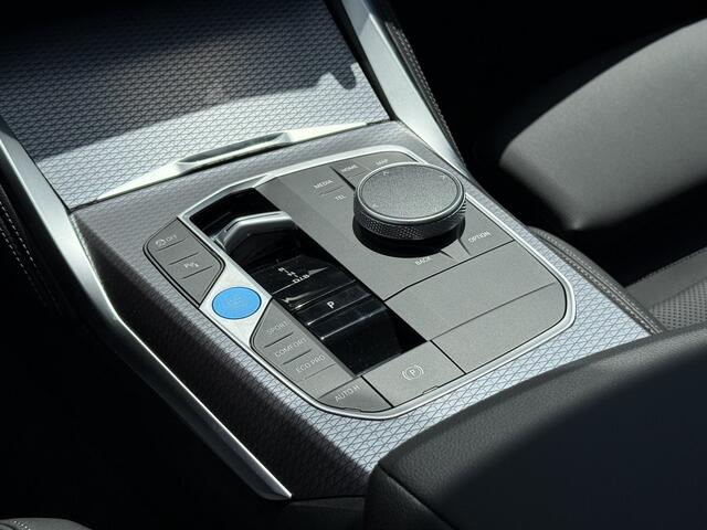BMW i4 eDrive35 | M-Sport | Schuif-/Kanteldak | HiFi | Camera | Comfort Access | Elek. Trekhaak